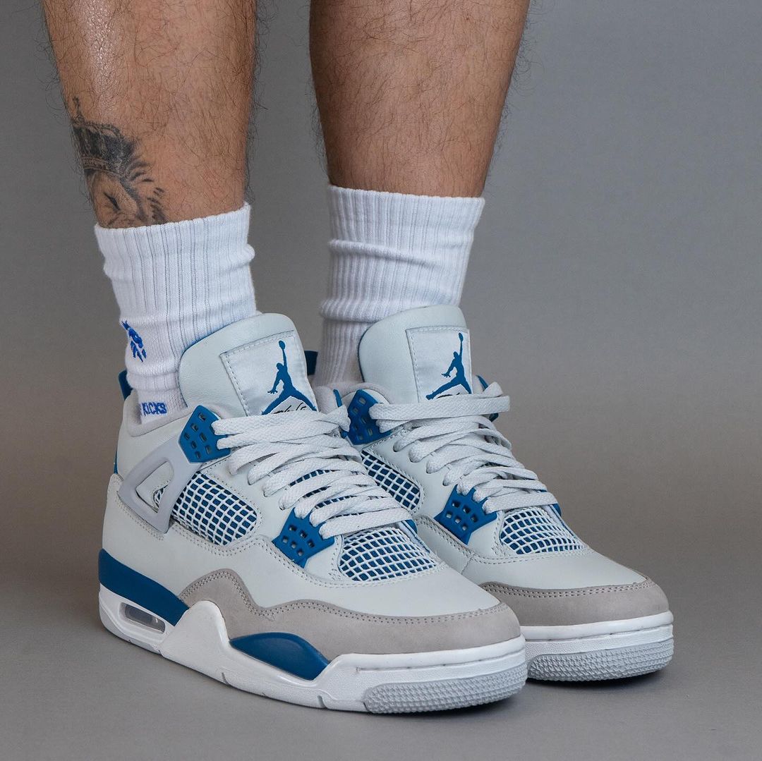 Jordan 4 military blue man